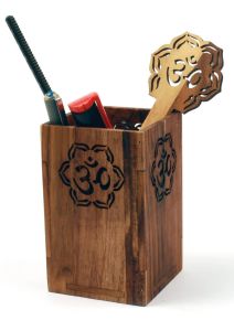 Om Pen Stand